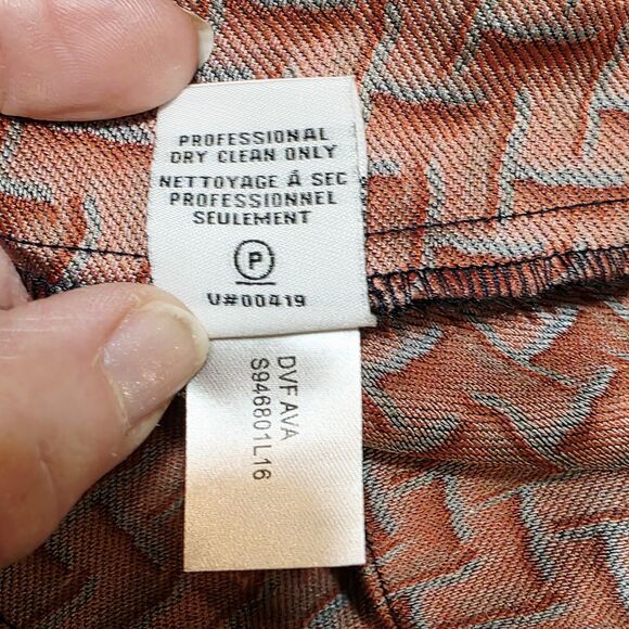 Diane von Furstenberg "Ava" Geometric Pleated Two Pattern Skirt MSRP $345. Sz 10 - Picture 11 of 12